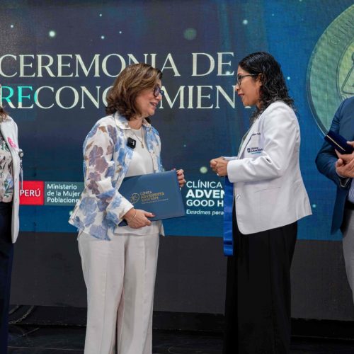 Ministerio de la Mujer reconoce a la Clínica Adventista Good Hope por salvar la vida de una recién nacida en situación de abandono